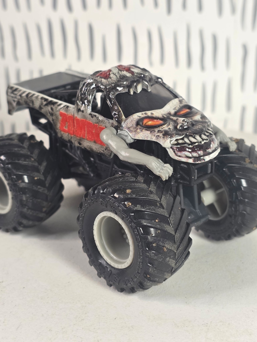 Monster Jam Zombie 1:64 Spin Master Loose Vietnam 58701